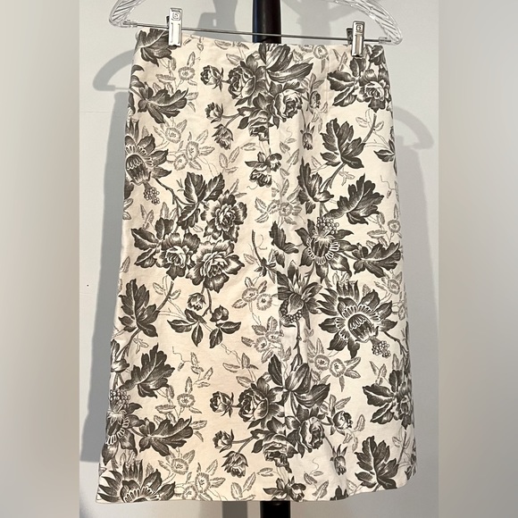 J. Crew Dresses & Skirts - J. Crew Size 4 Linen Cotton Gray White Floral Pencil Skirt!